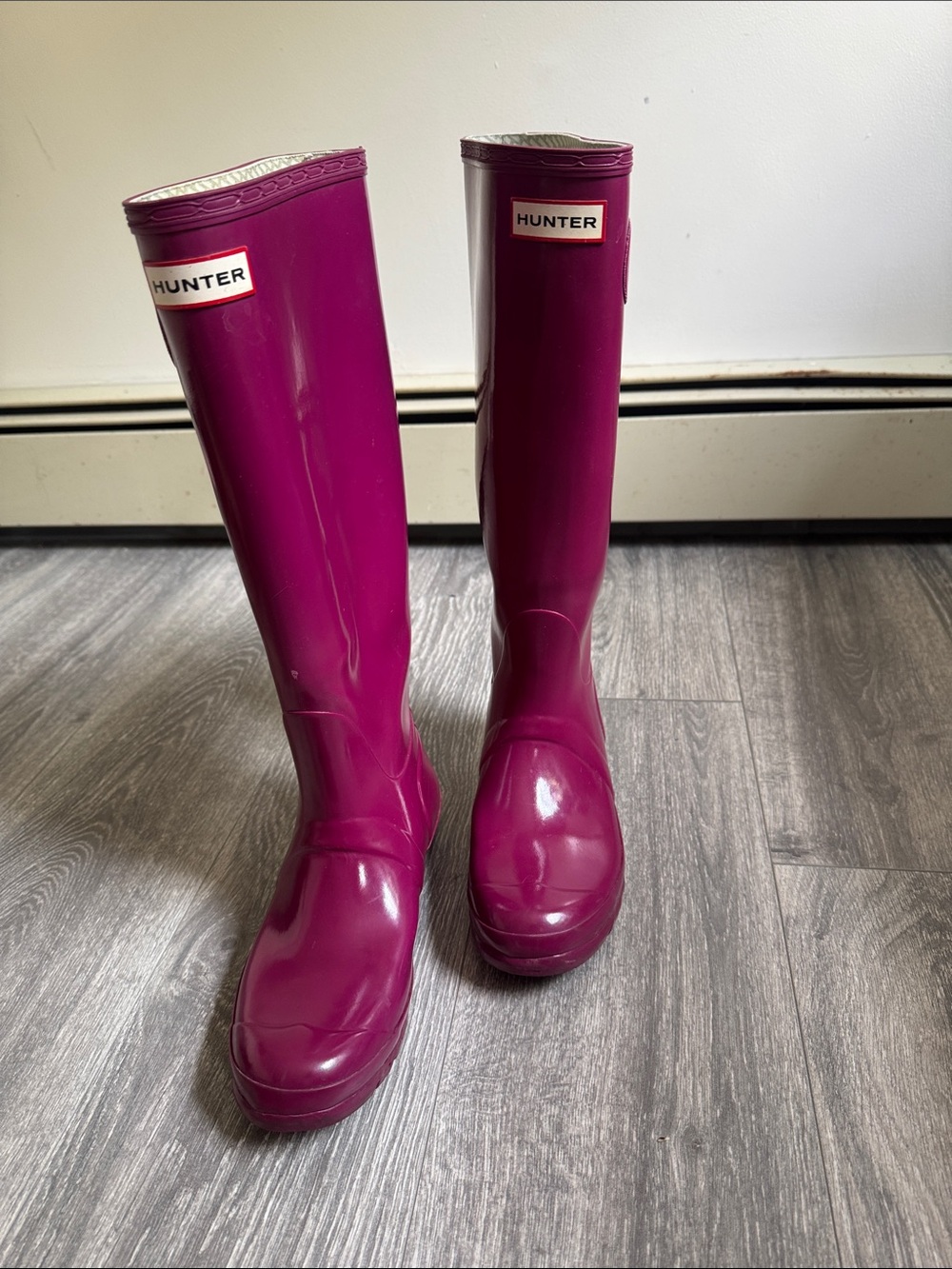 Hunter Women's Tall Gloss Rain Boots in Magenta